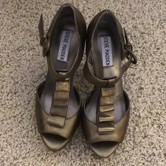 Steve Madden Shoes - Steve Madden metallic leather